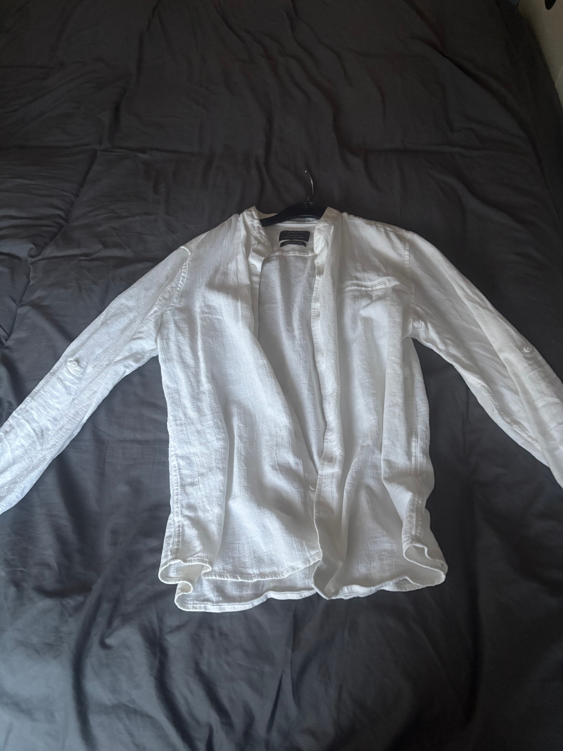 Men’s white collarless shirt size m