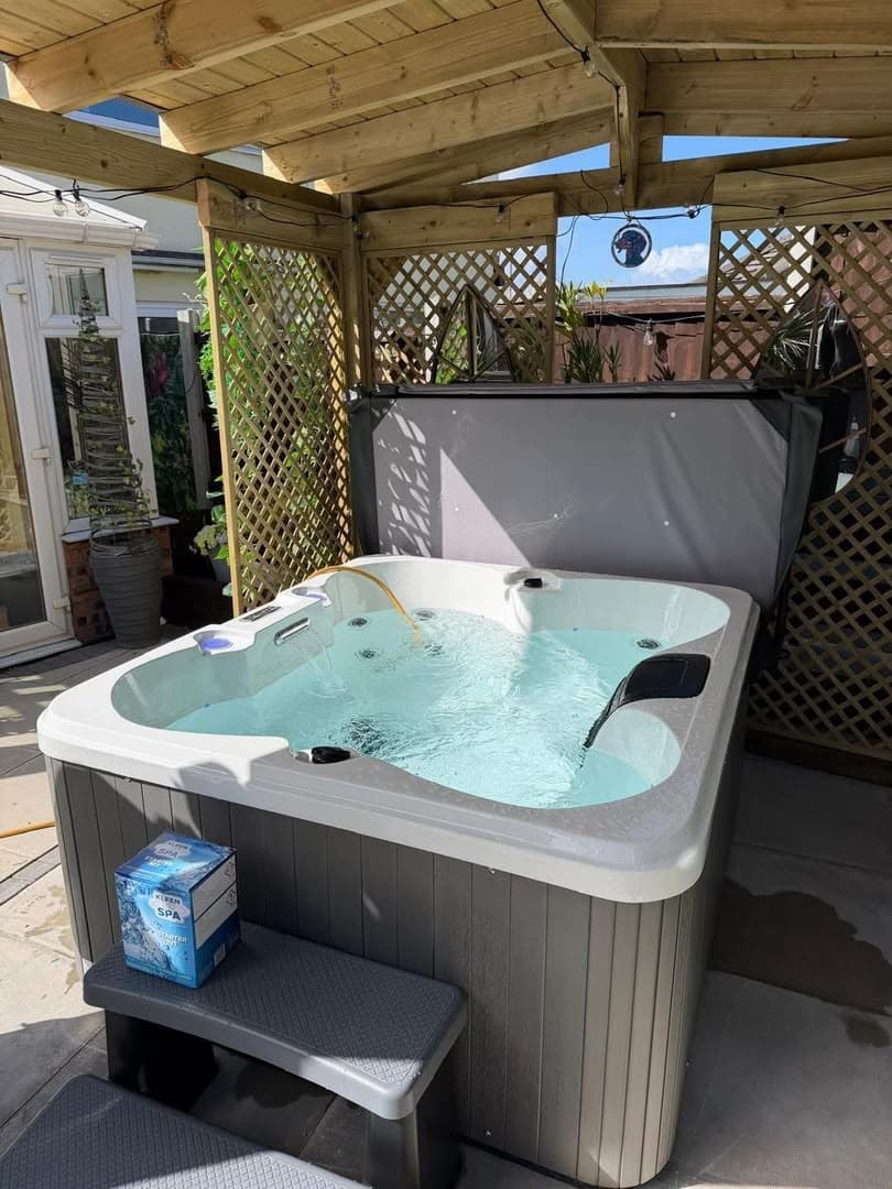 Pre owned Sunbeach 344 hot tub in perfect condition