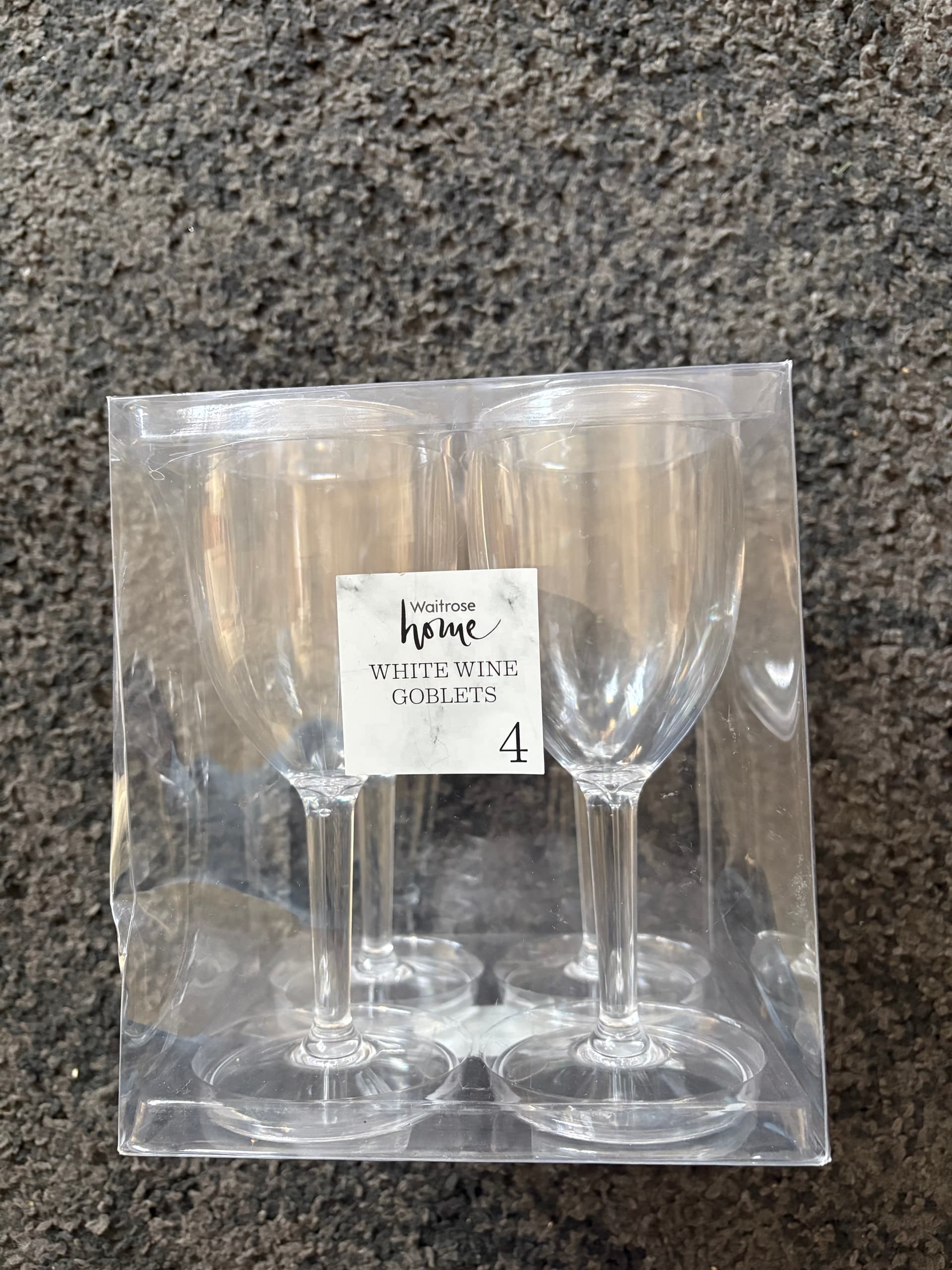4 x plastic wine goblets image 2 thumbnail