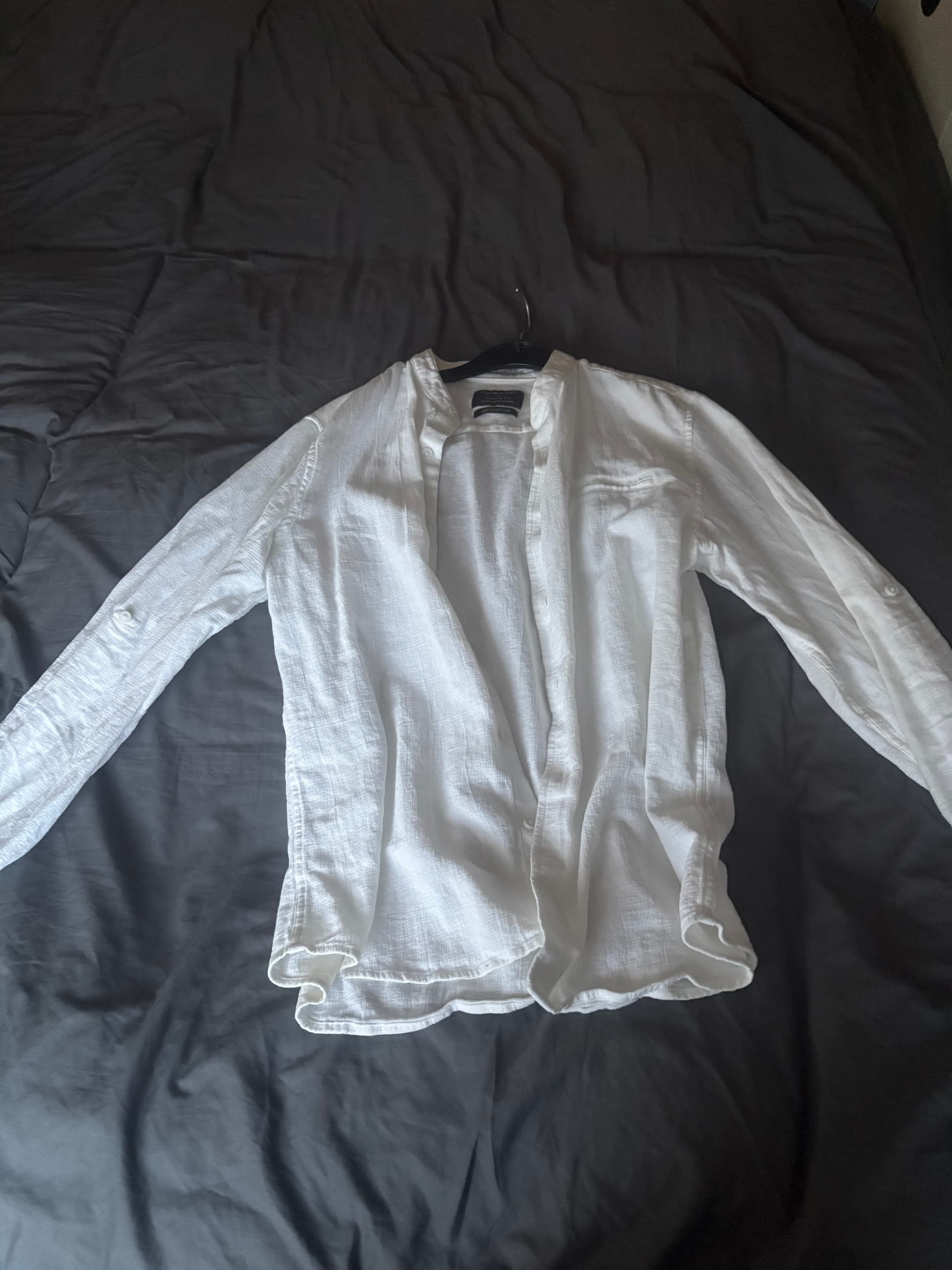 Men’s white collarless shirt size m