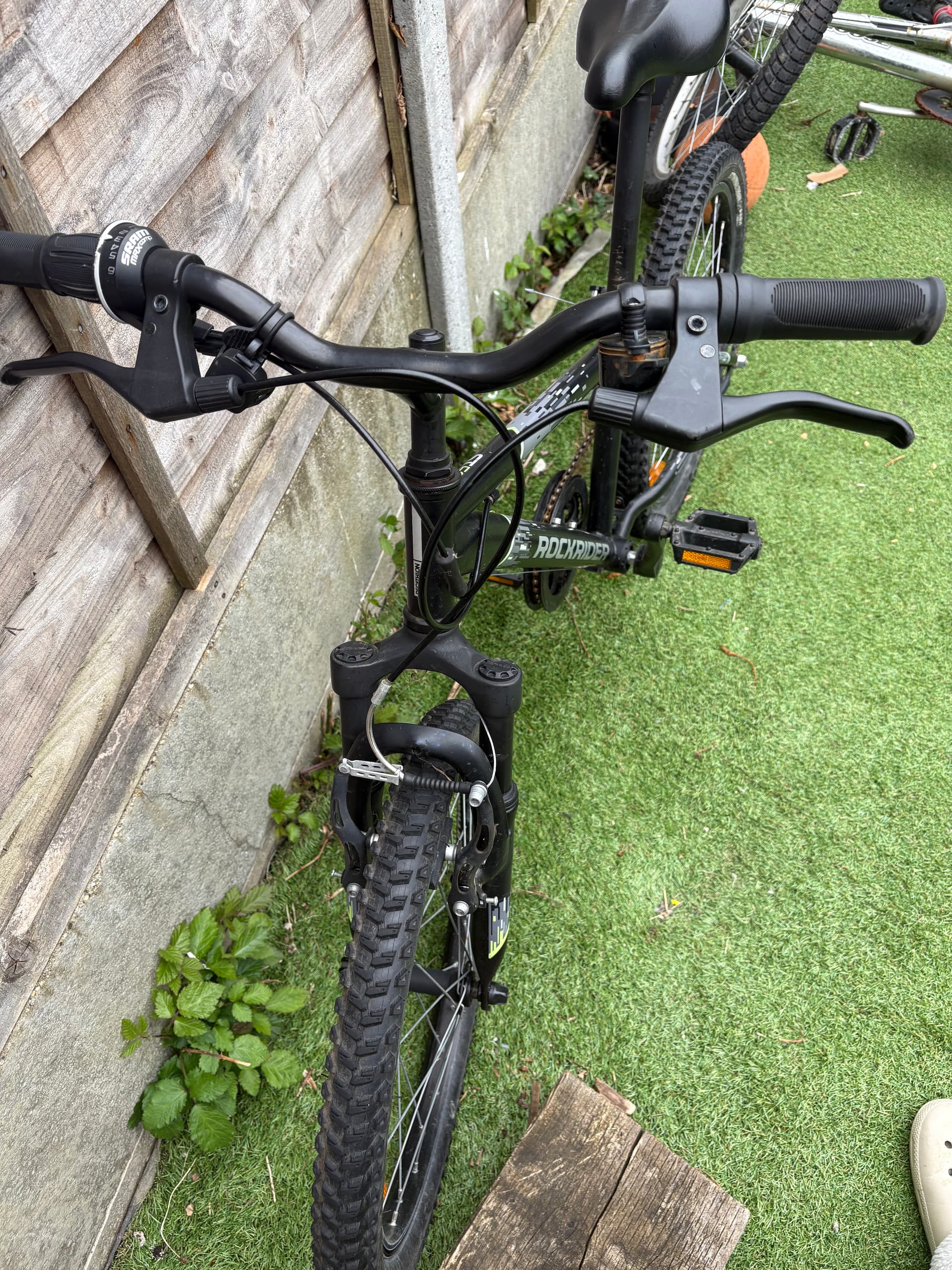 Boys bike  image 2 thumbnail
